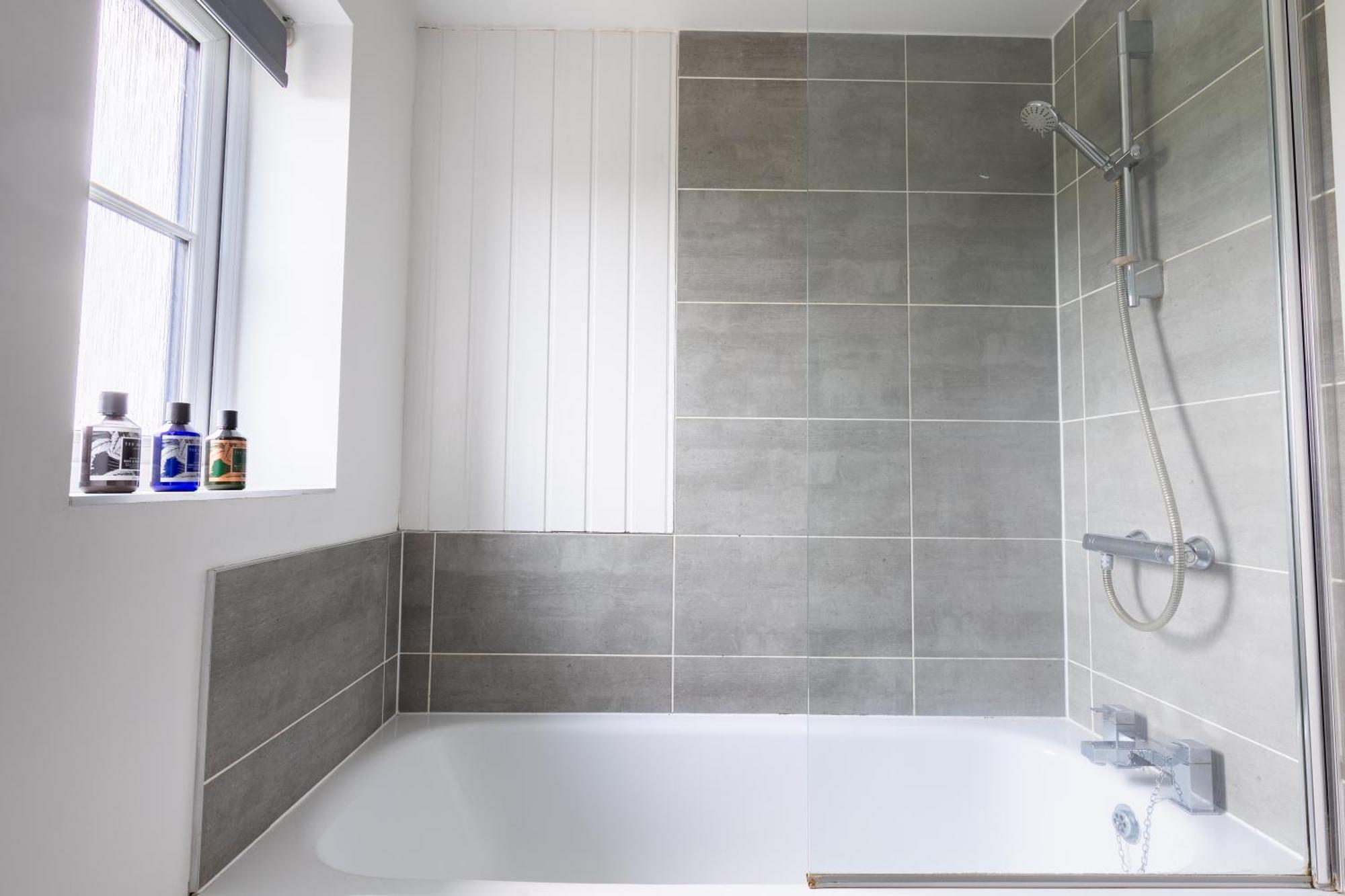 Spacious 4-Bedroom Home Near City Centre With Parking Nottingham Buitenkant foto