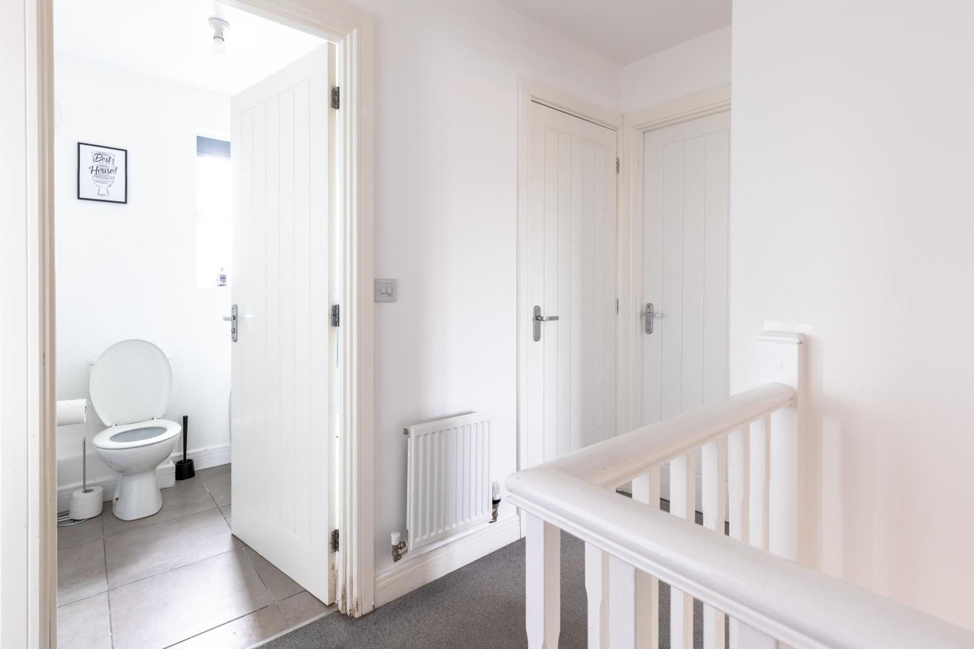 Spacious 4-Bedroom Home Near City Centre With Parking Nottingham Buitenkant foto