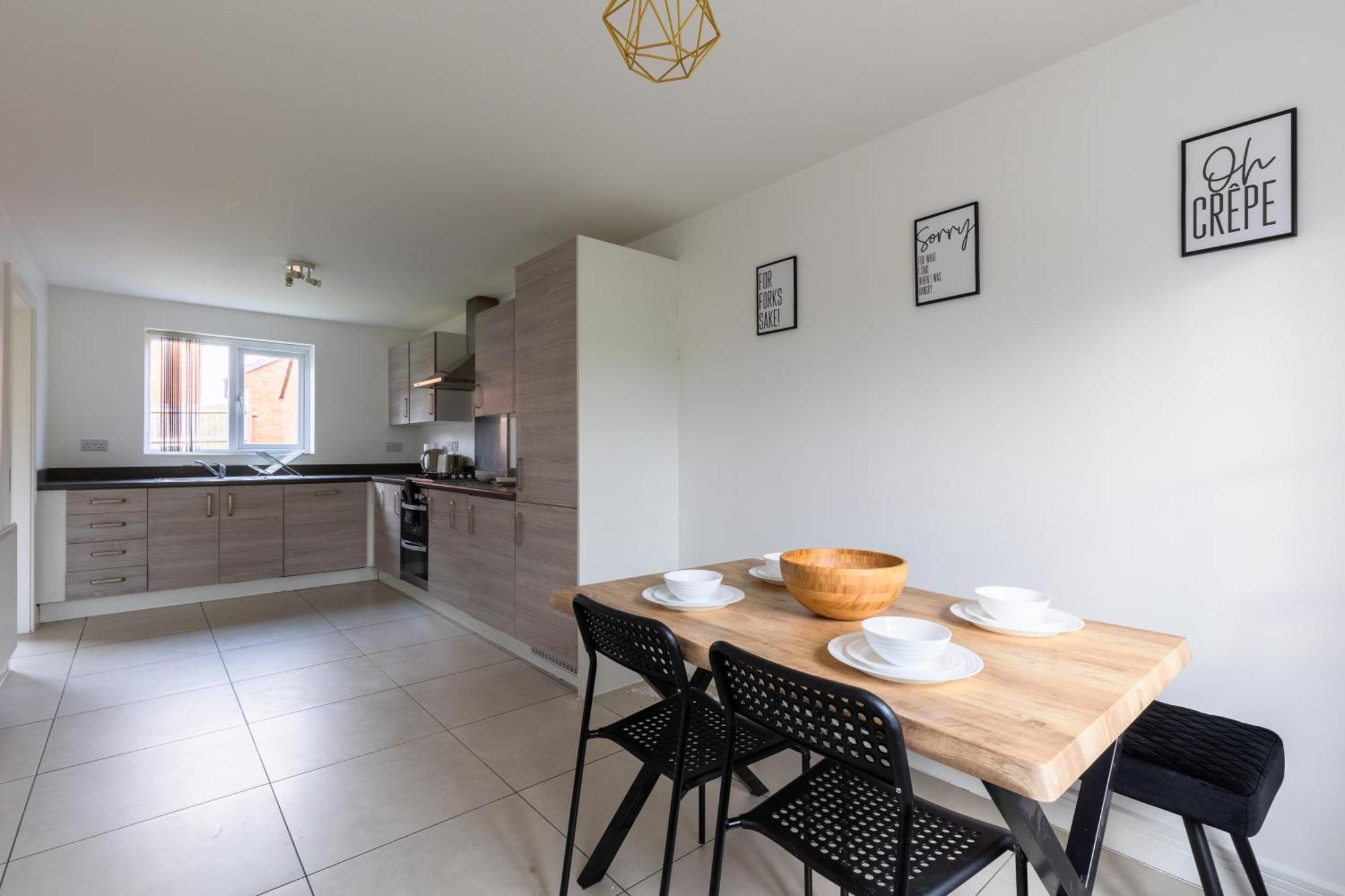 Spacious 4-Bedroom Home Near City Centre With Parking Nottingham Buitenkant foto