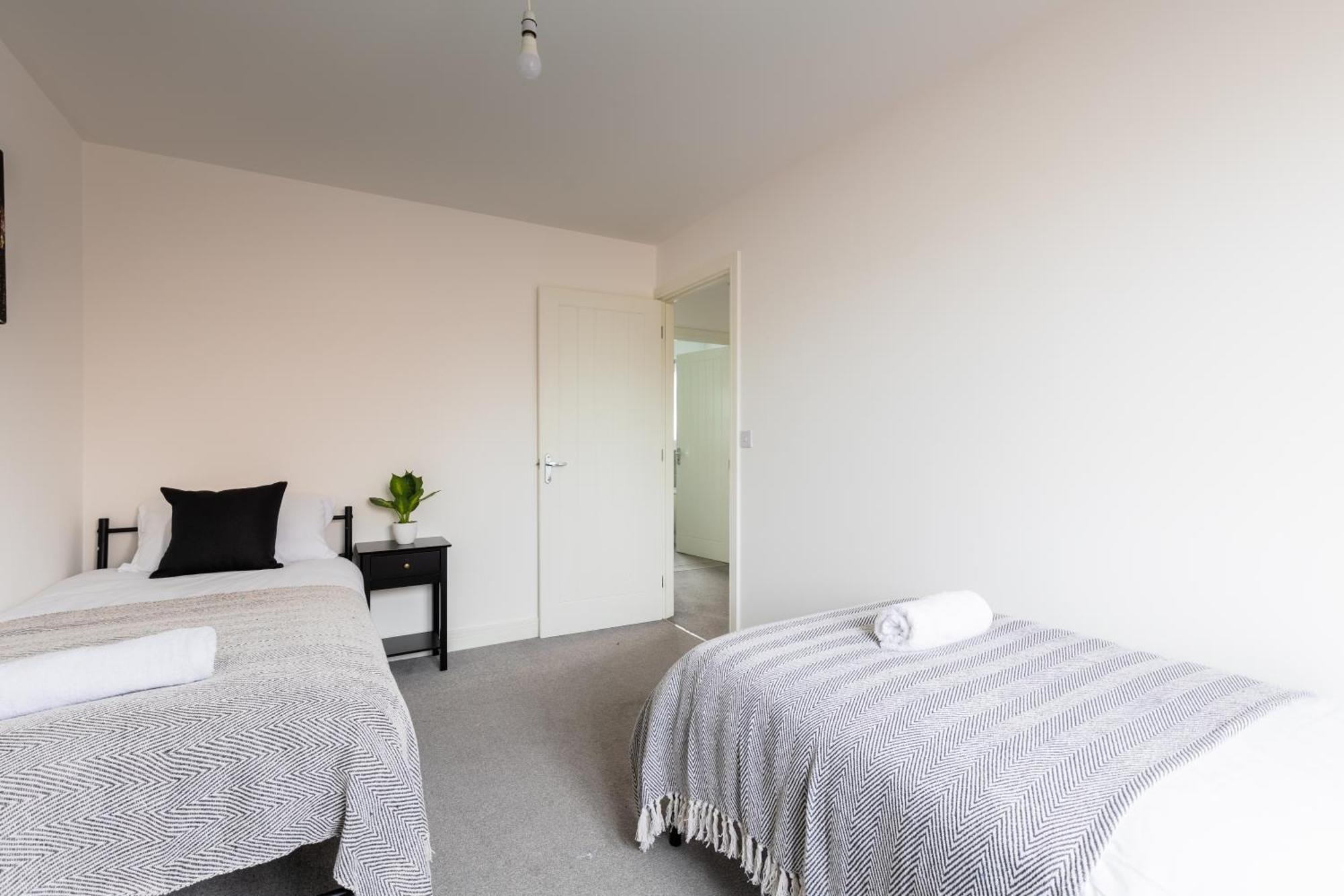 Spacious 4-Bedroom Home Near City Centre With Parking Nottingham Buitenkant foto