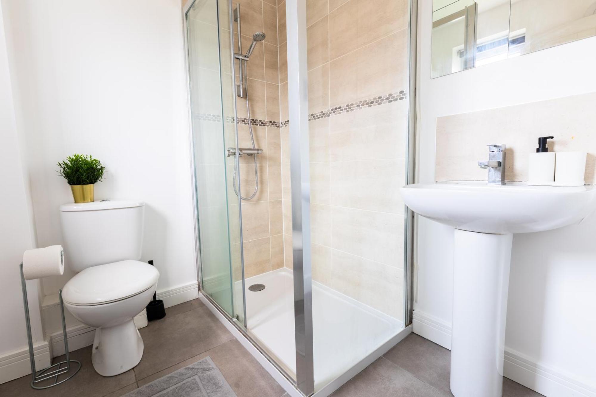Spacious 4-Bedroom Home Near City Centre With Parking Nottingham Buitenkant foto