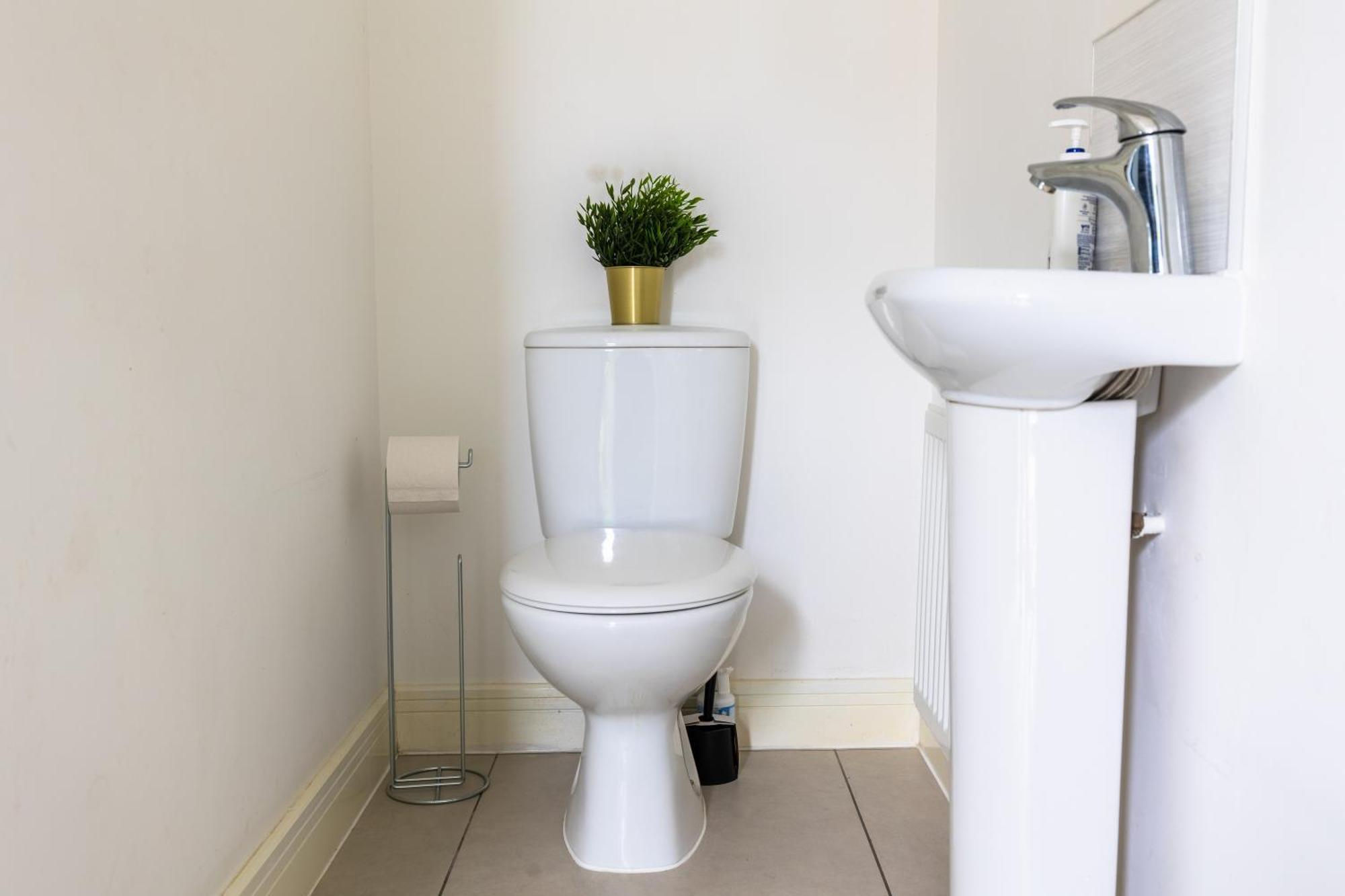 Spacious 4-Bedroom Home Near City Centre With Parking Nottingham Buitenkant foto